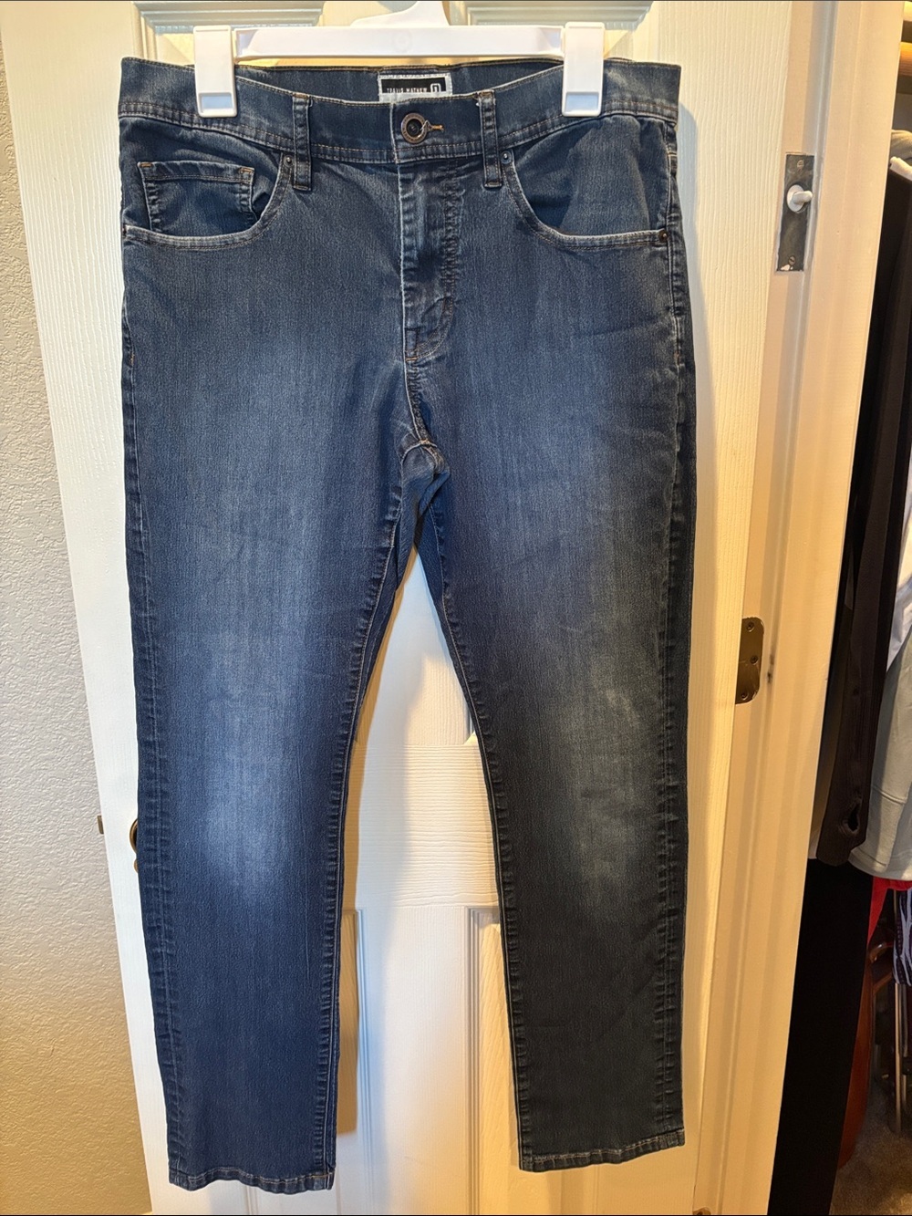 TravisMathew Men's Legacy Stretch Denim Jeans Medium Wash Blue Size 32